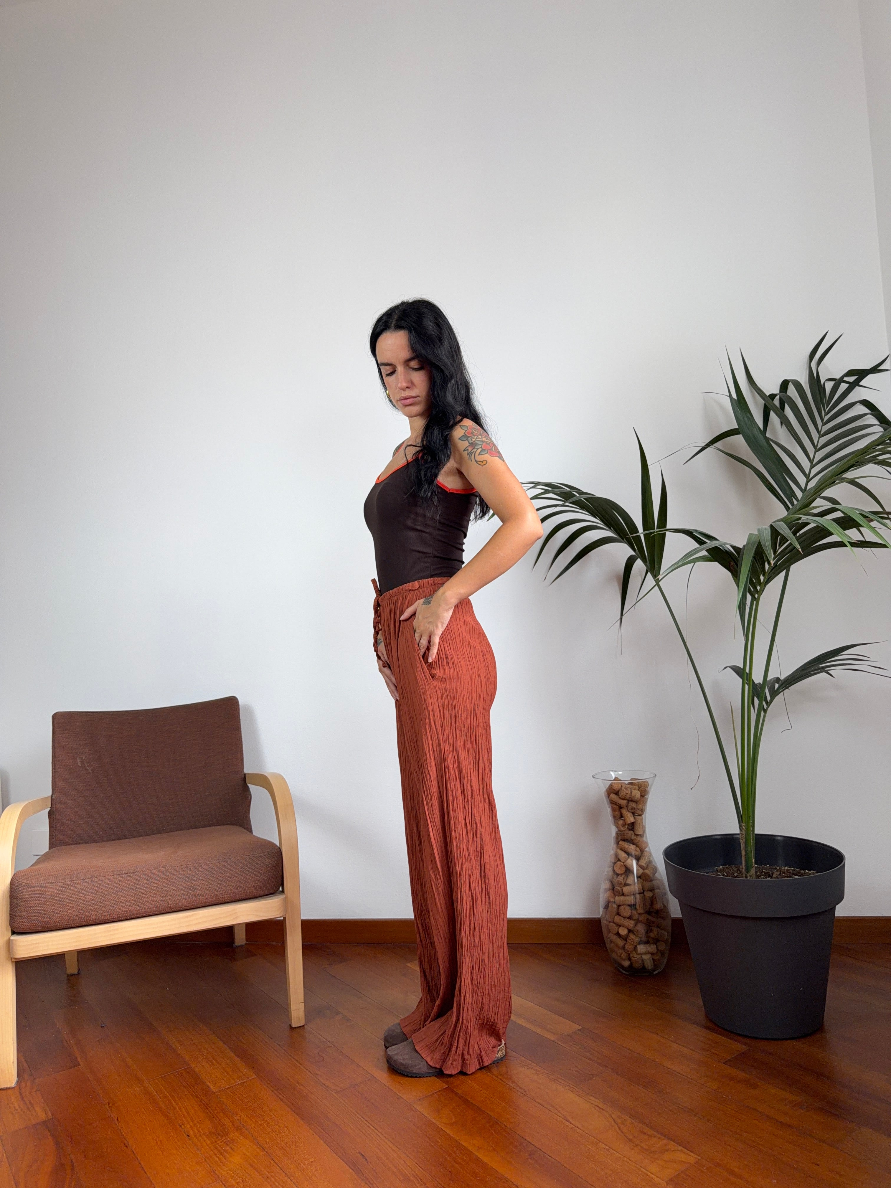 Pantalone effetto stropicciato