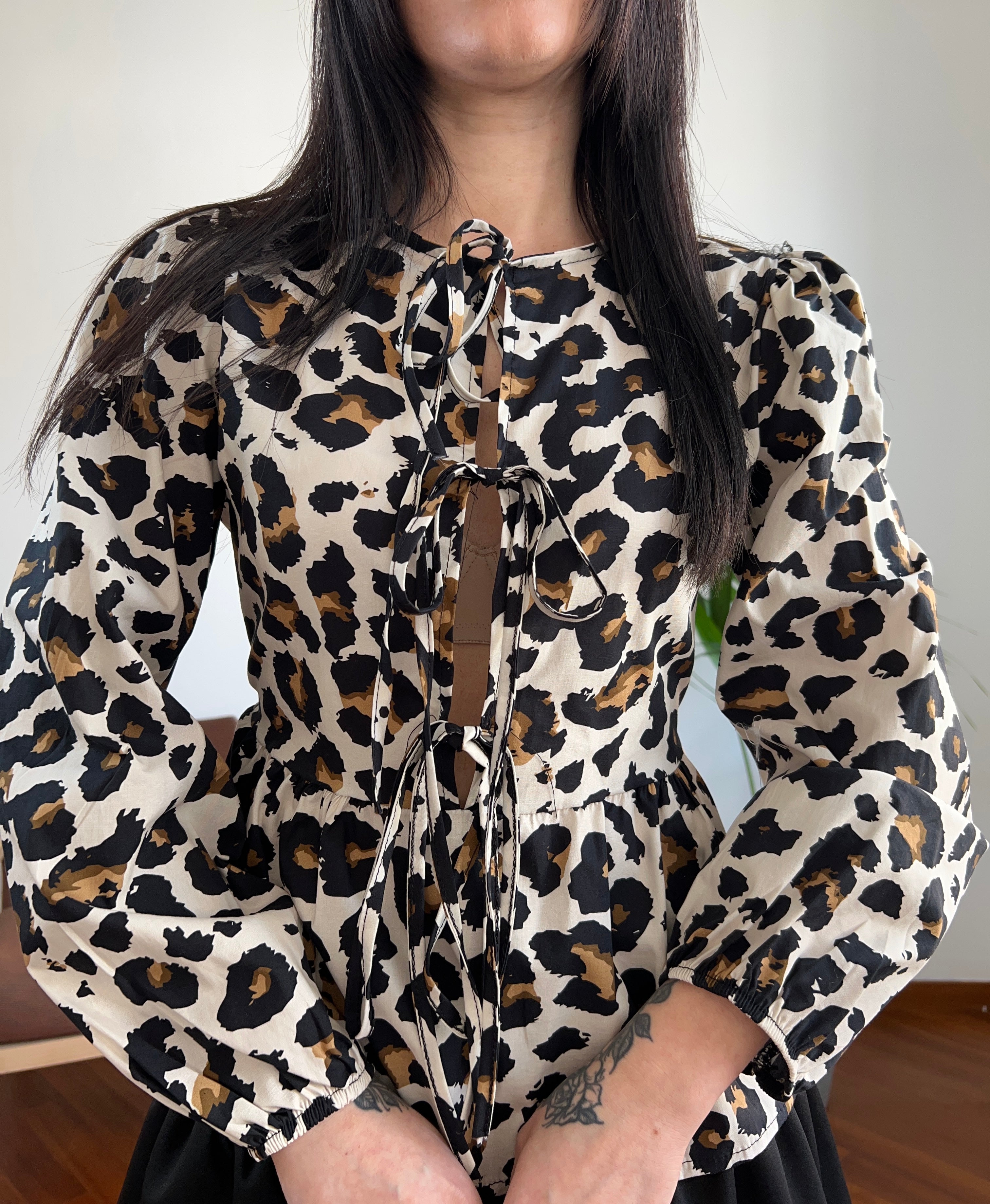 Top leo bianco