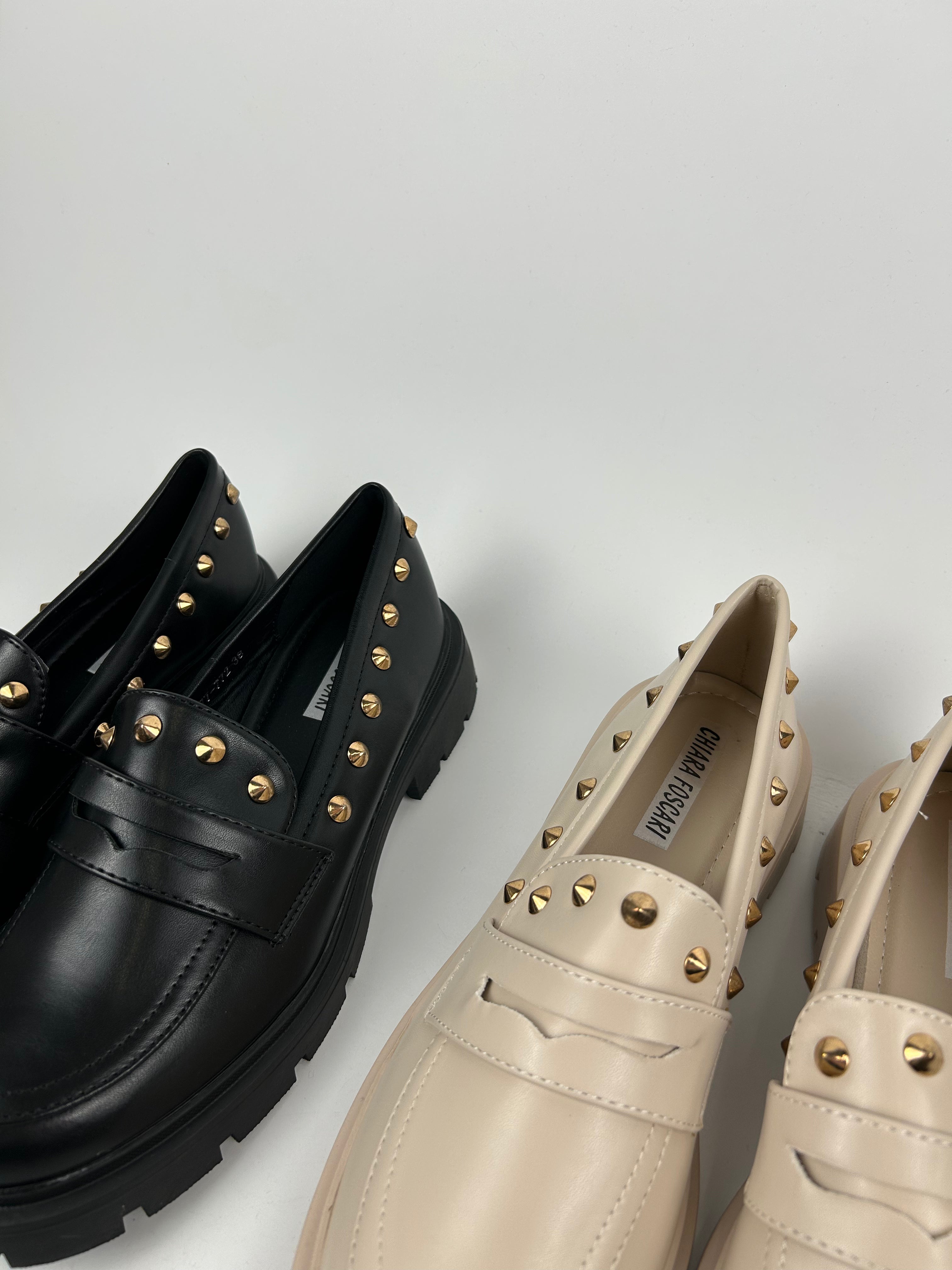 Mocassino borchiato