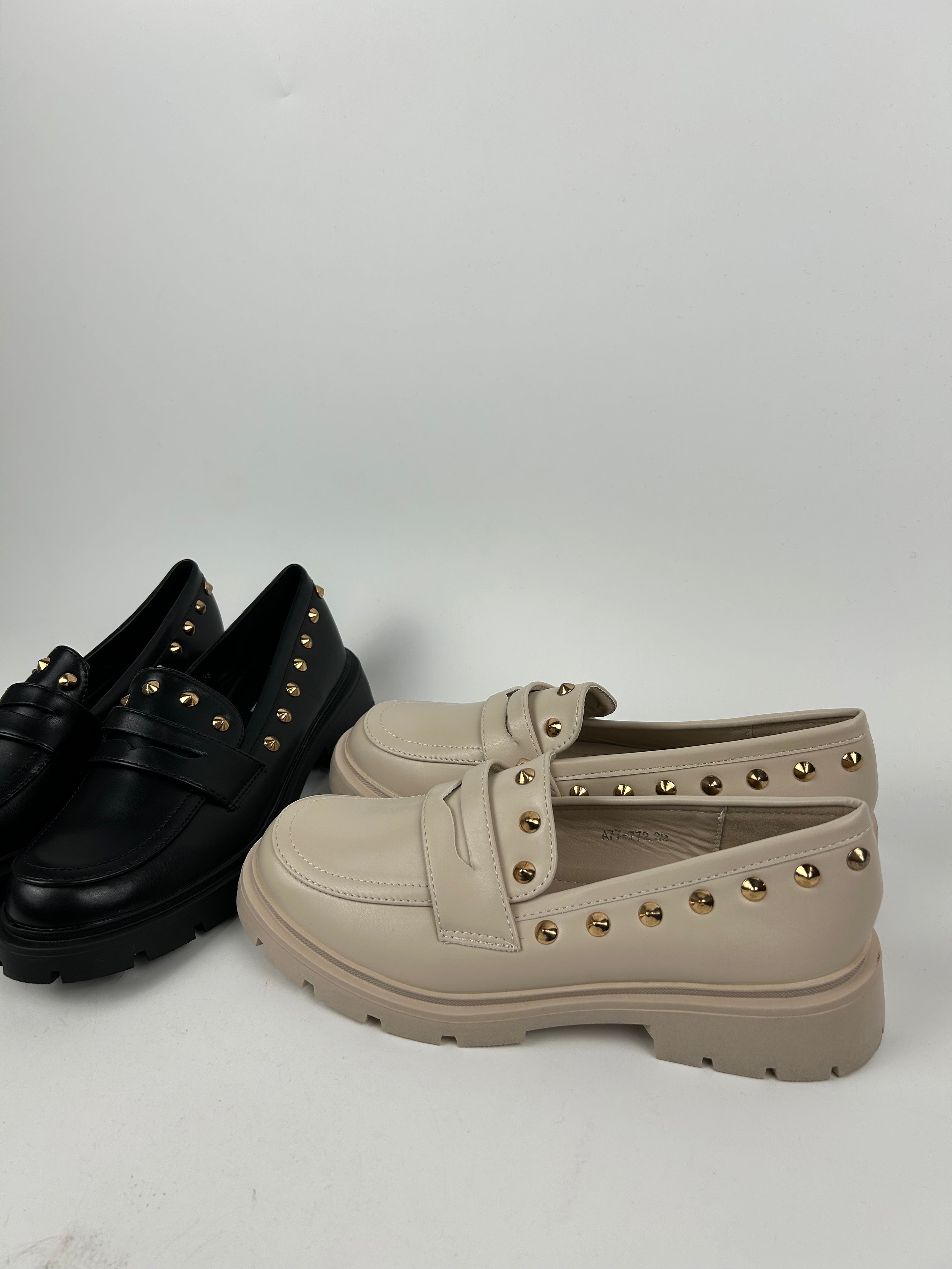 Mocassino borchiato