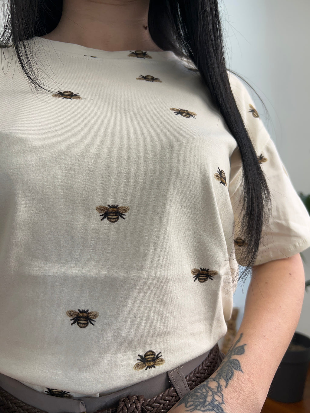 T-shirt bee