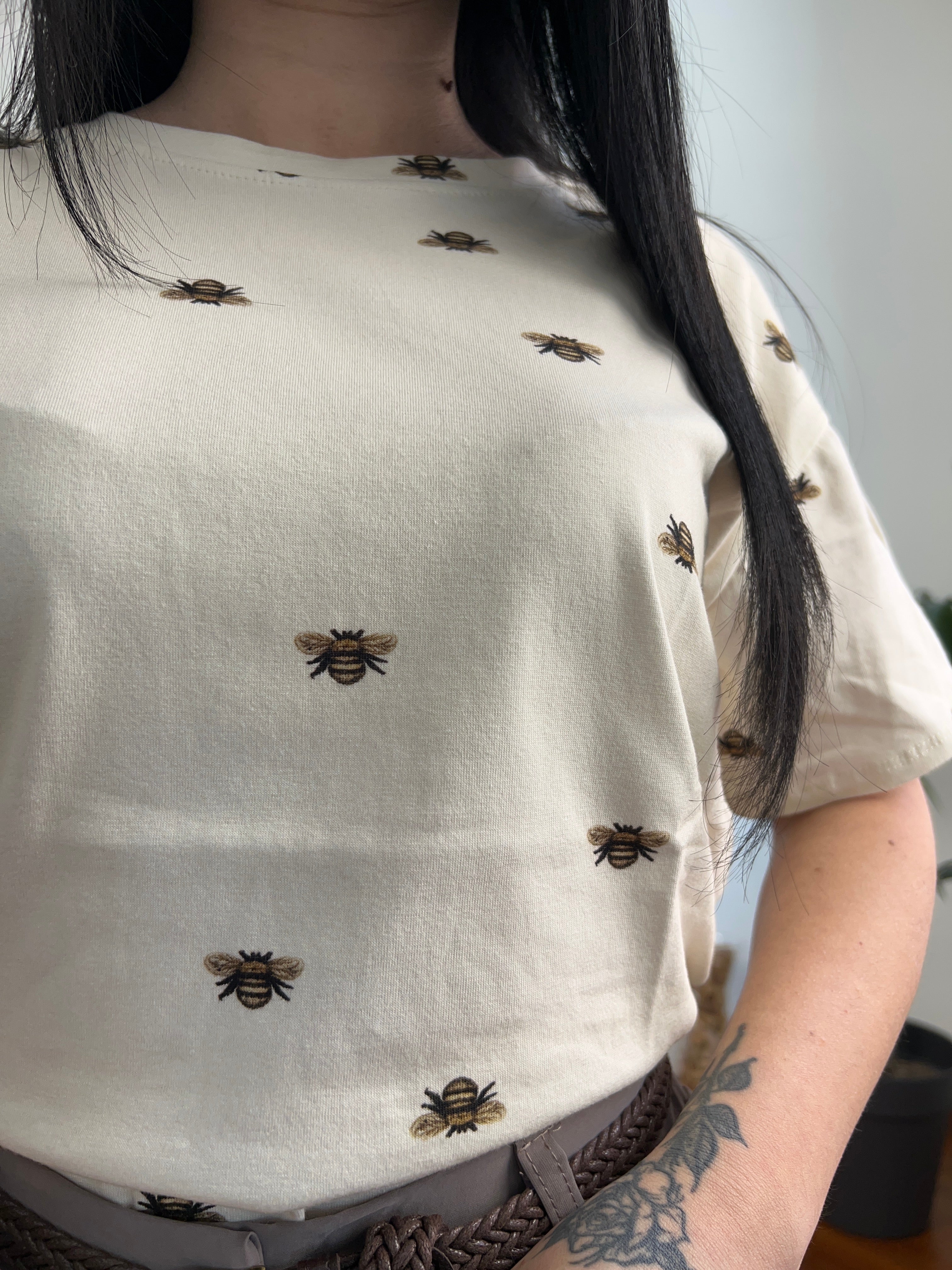 T-shirt bee