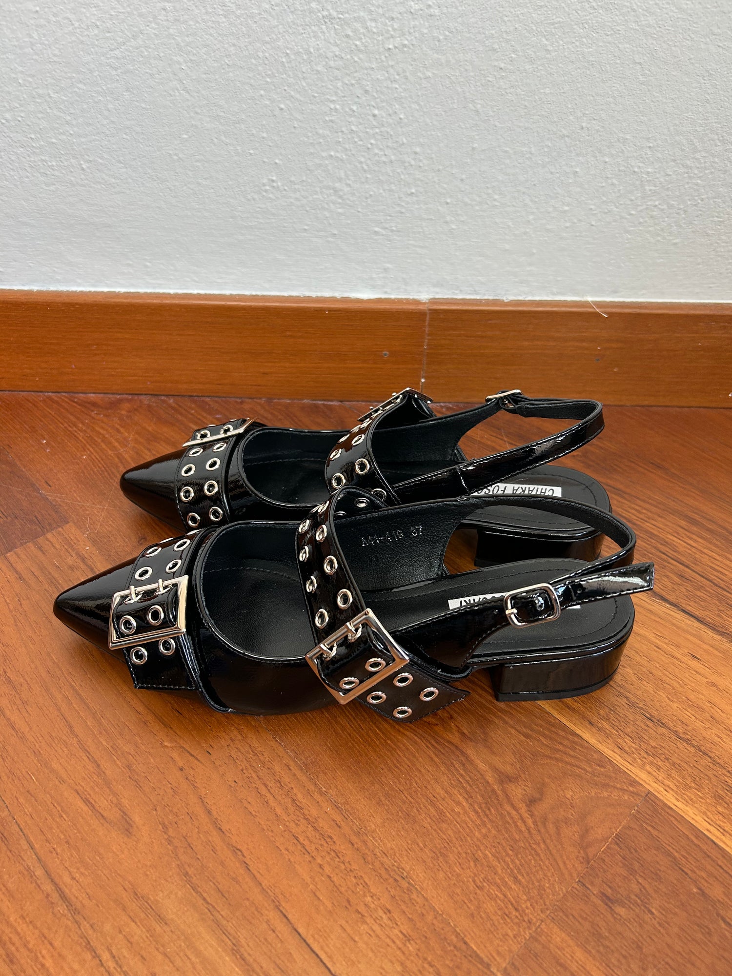 Slingback vernice