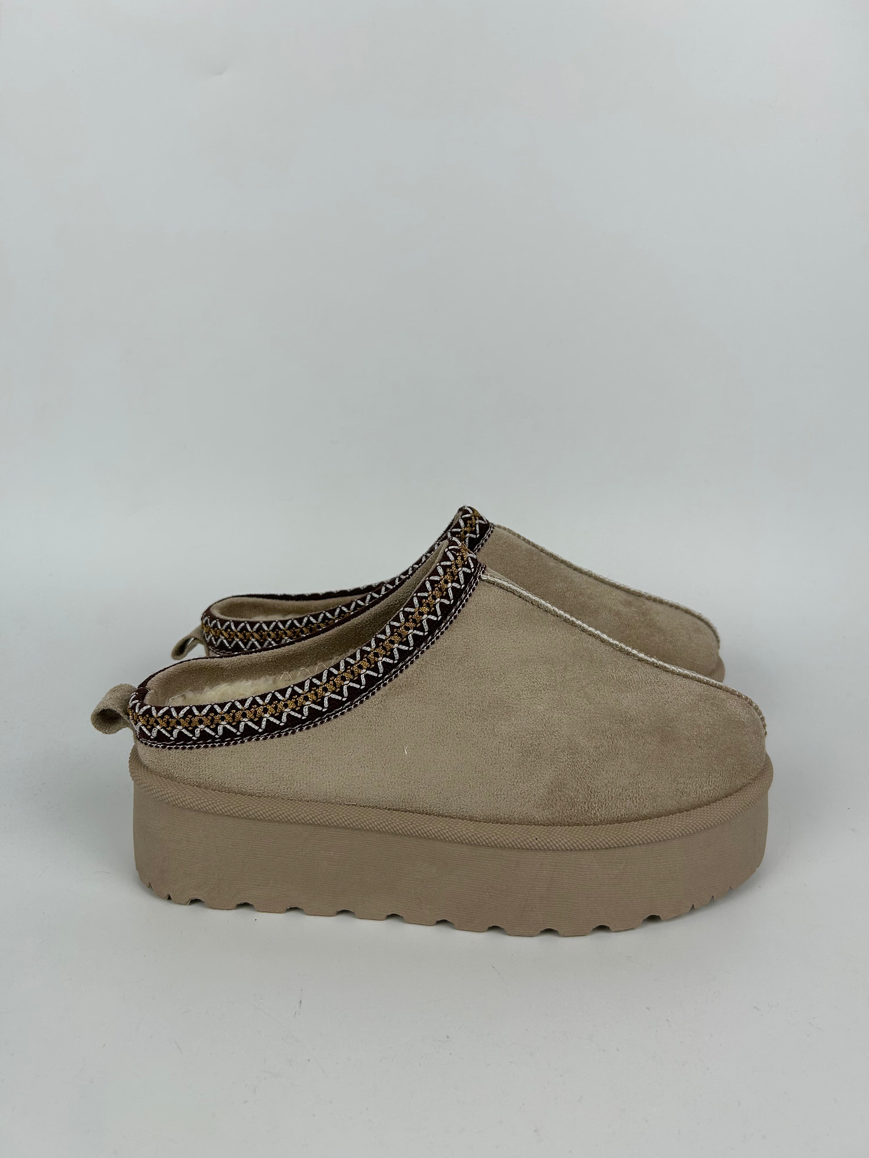 UG Slippers